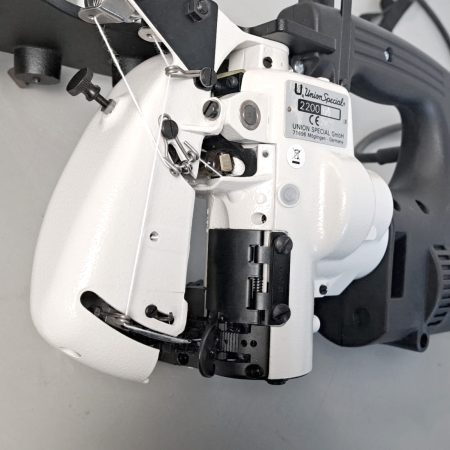 Union Special 2200GA Heavy Fabrics Portable Bag Closer 2-thread portable bag sewing machine - Image 2